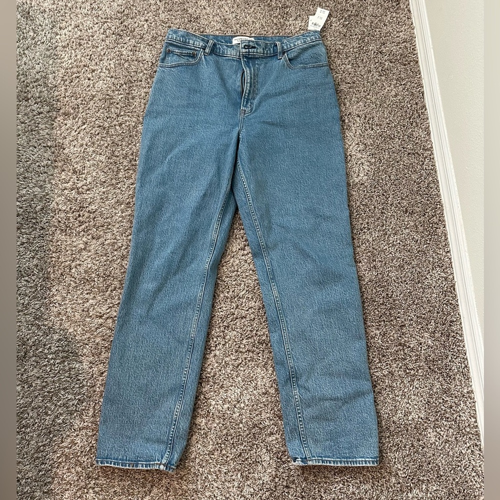 SOLD - Abercrombie Ultra High Rise 90’s Straight Jean